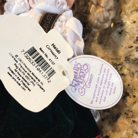 *Feature* NEW Precious Moments Heidi Germany Doll - Picture 5 of 5